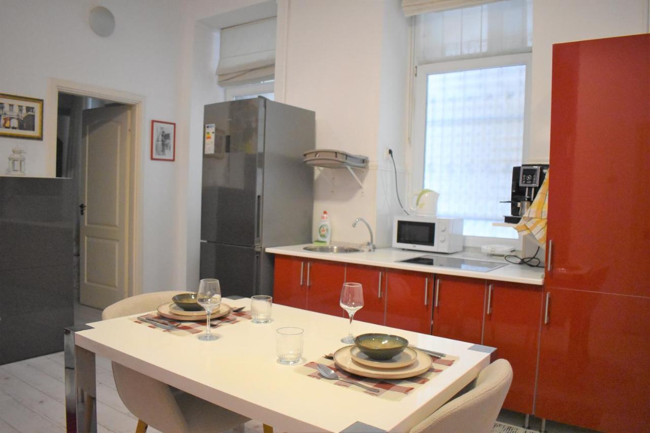 Yes, Yes! Lovely Apartment Good Amenities Budapest Center Εξωτερικό φωτογραφία