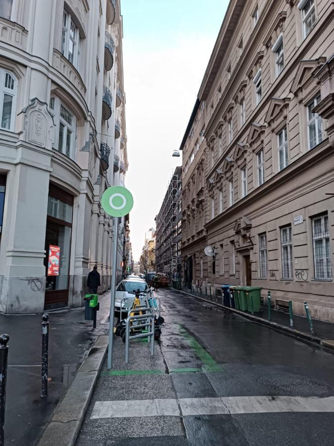Yes, Yes! Lovely Apartment Good Amenities Budapest Center Εξωτερικό φωτογραφία