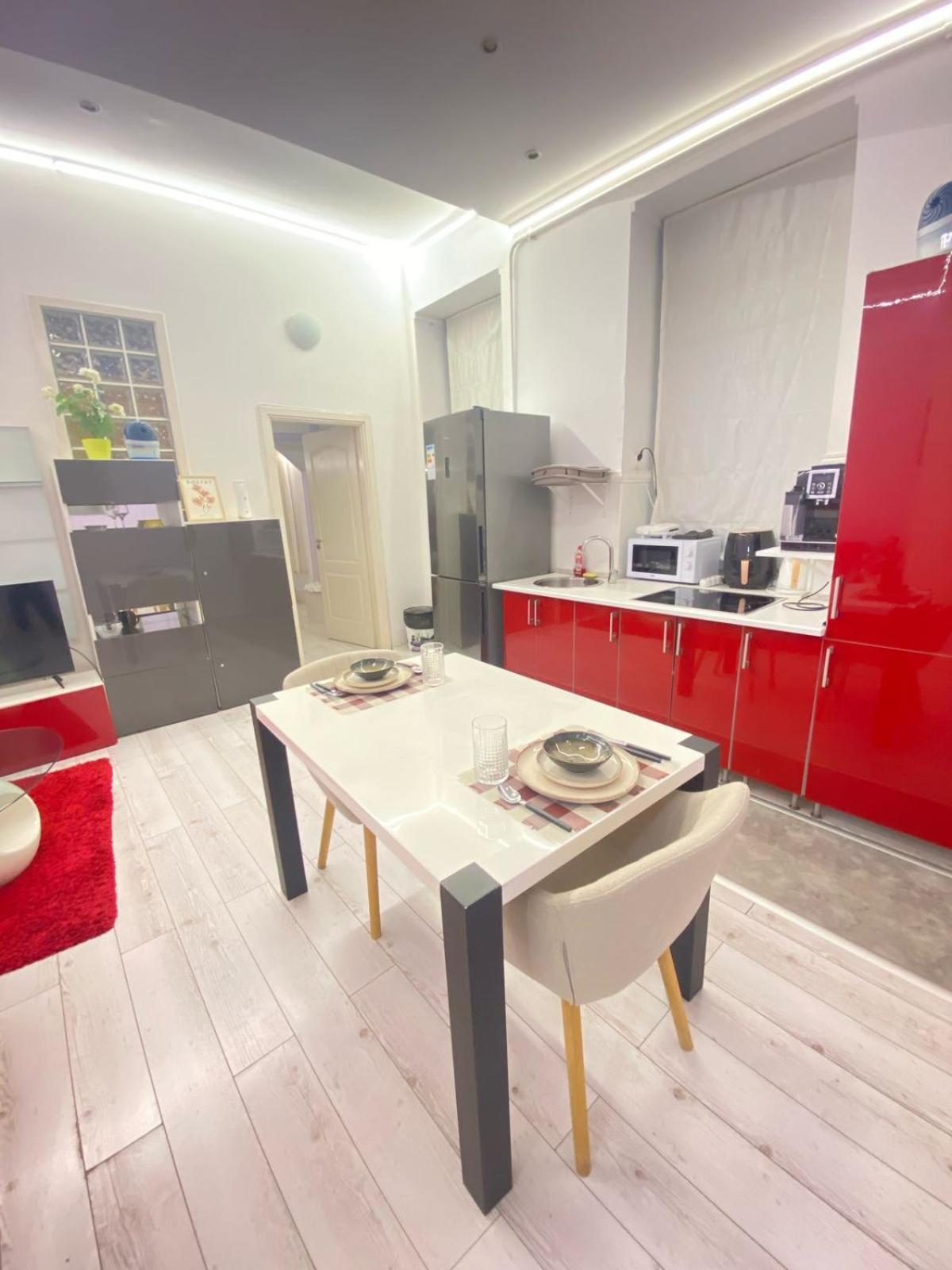 Yes, Yes! Lovely Apartment Good Amenities Budapest Center Εξωτερικό φωτογραφία